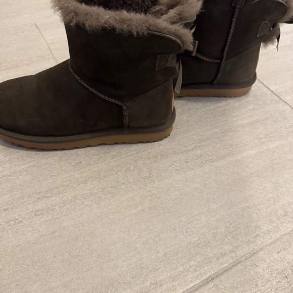 Ugg Mini Bailey Bow II Slip On Boots, size 8, Olive - Picture 4 of 11